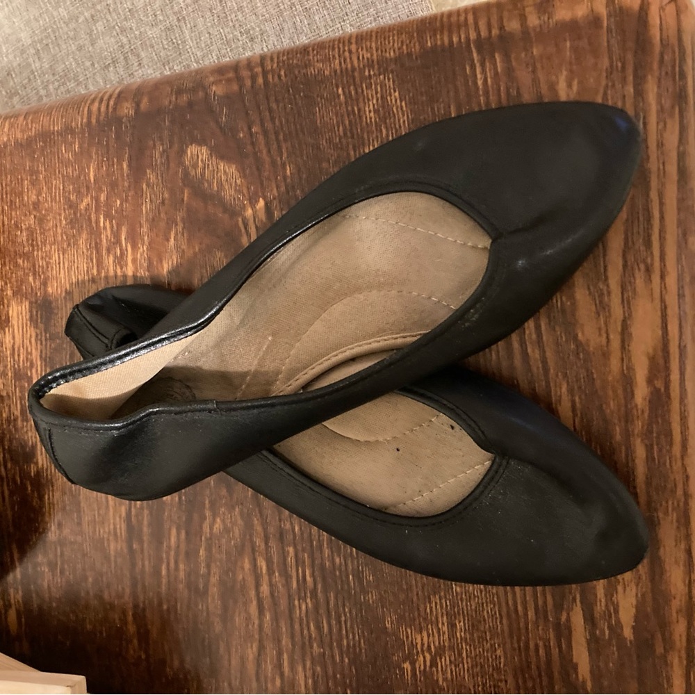 Black ballet flats